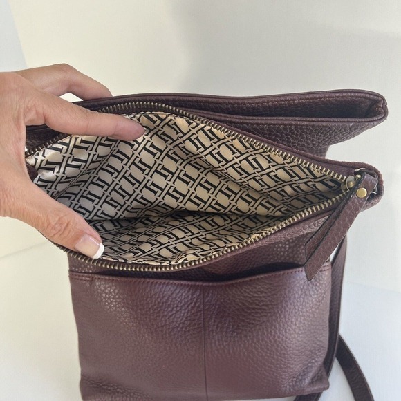 Tignanello Leather Crossbody Bag Medium Burgundy 3 Compartment All Zip - Picture 5 of 14